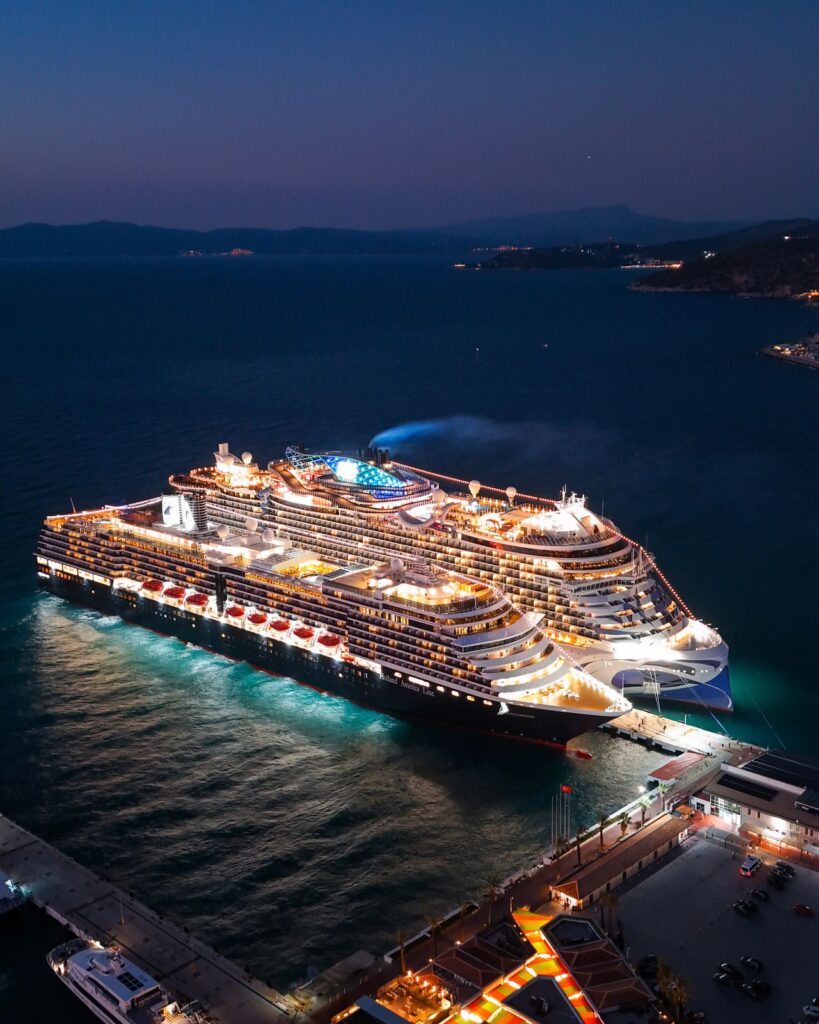 Luxury Cruise Booking Agent